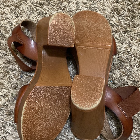 Heels great condition memory foam on the bottom of foot. - Picture 3 of 4